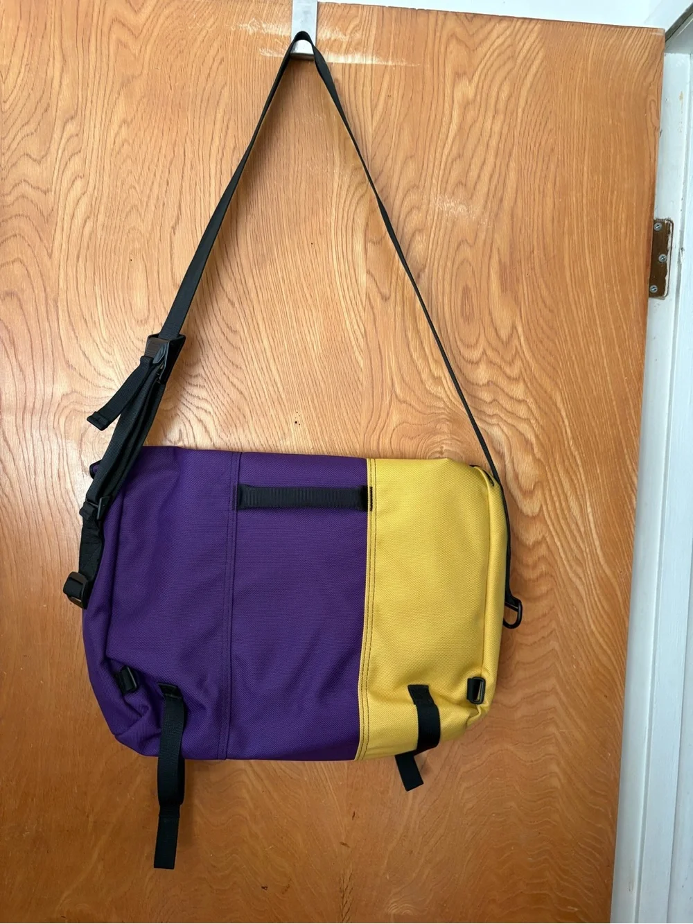 Vintage 90’s Timbuk2 Two-Tone Purple and Yellow Messenger Bag lakers colors